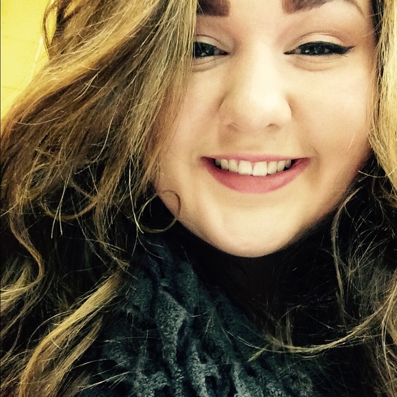 Profile Picture of Brieanna Leahey (@briekate) on Poshmark