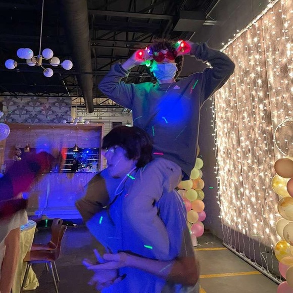 Profile Picture of Henry Russin (@hbuss123) on Poshmark