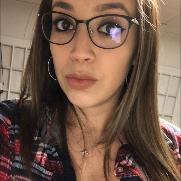 Profile Picture of Kayla Engelmann (@kengelmann17) on Poshmark
