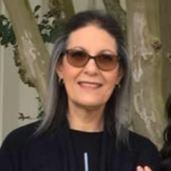 Profile Picture of Julie Vanek (@jewels8585) on Poshmark
