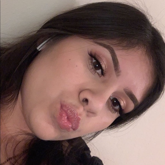 Profile Picture of Alejandra Preciado (@alebabbbyyy) on Poshmark