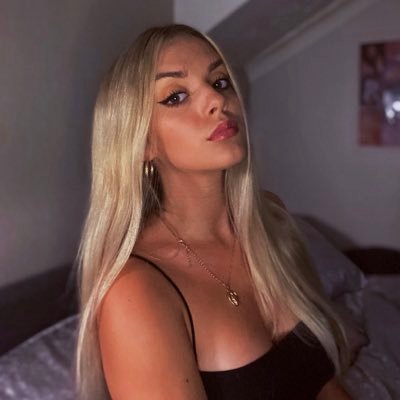 Profile Picture of Ellie✨💛👑 (@EllieLaughlin) on Twitter