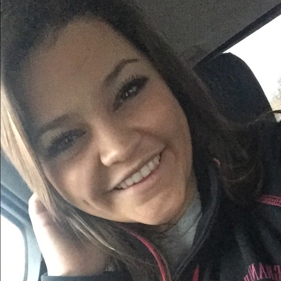 Profile Picture of Abbie Beutter (@abeutter) on Poshmark