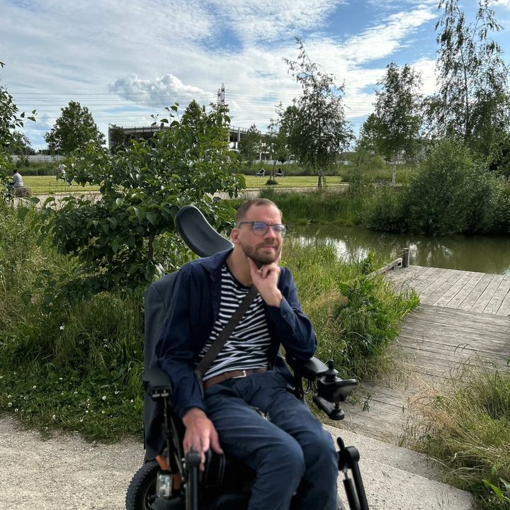 Profile Picture of Cedric Lama (@cedriccarton) on Tiktok