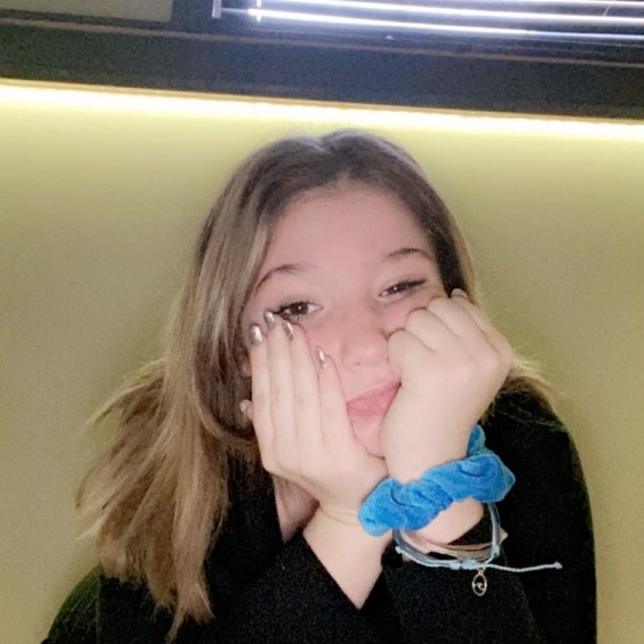 Lauren Feterick - Poshmark Profile Picture of Lauren Feterick (@lauren_feterick) on Poshmark