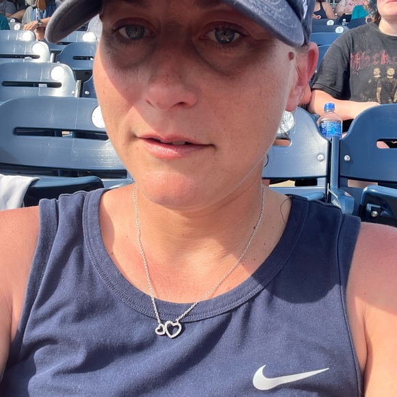 Profile Picture of Amanda Huggins (@mandad07) on Poshmark