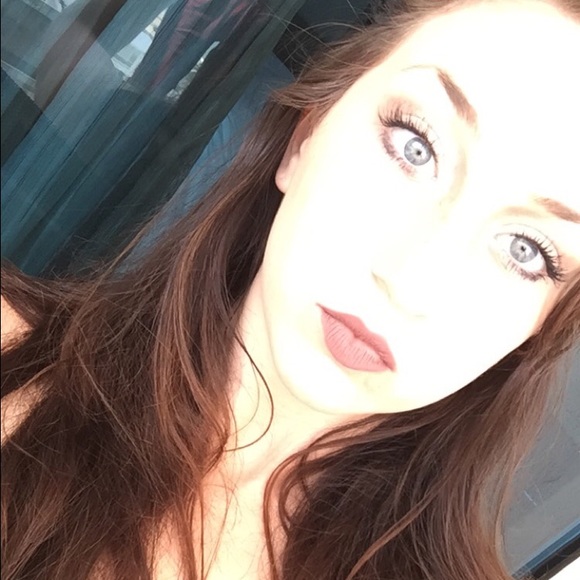 Profile Picture of Carly Lovinger (@carlylovinger) on Poshmark