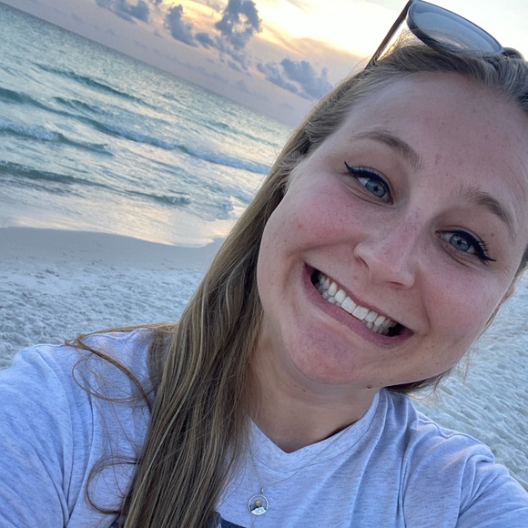 Profile Picture of Rebecca Tustin (@rnt6) on Poshmark