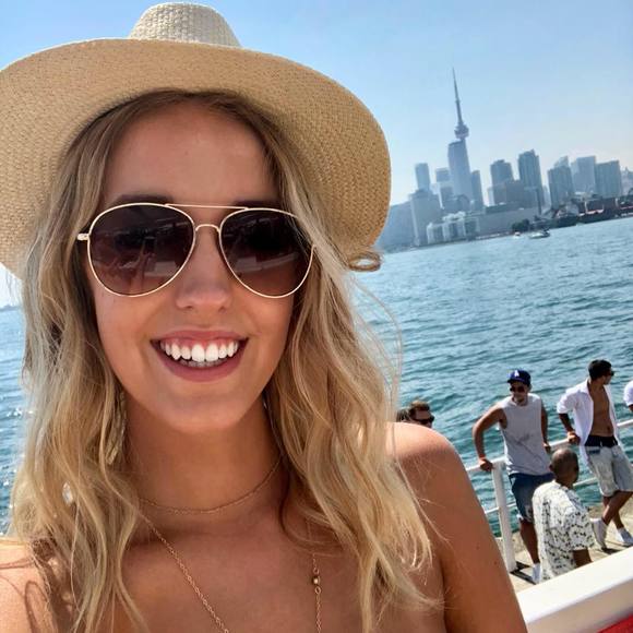 Leah Groenewoud - Poshmark Profile Picture of Leah Groenewoud (@lkg_999) on Poshmark