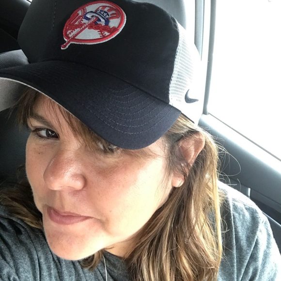 Profile Picture of Lauren Pinchbeck (@pinchey1963) on Poshmark