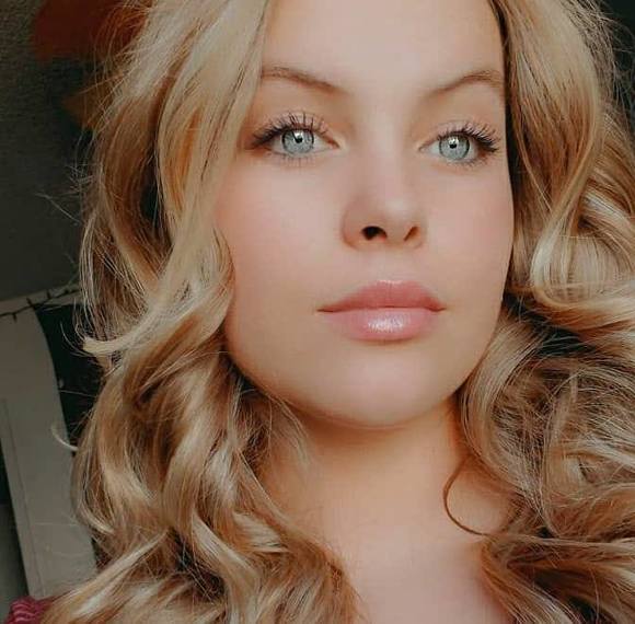 Profile Picture of Mackenzie Nolan (@mackenzie03320) on Poshmark