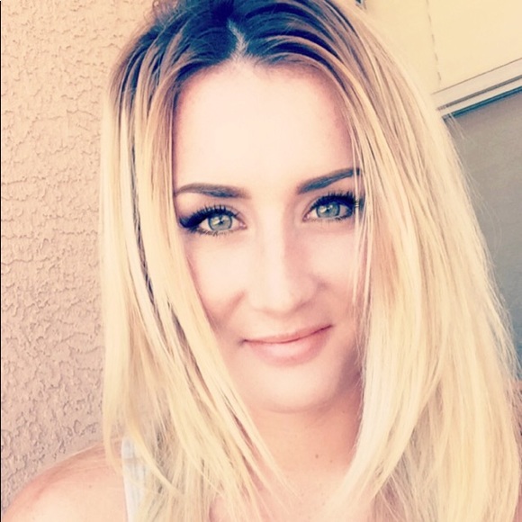 Profile Picture of Samantha Mccamish (@samimccamish) on Poshmark