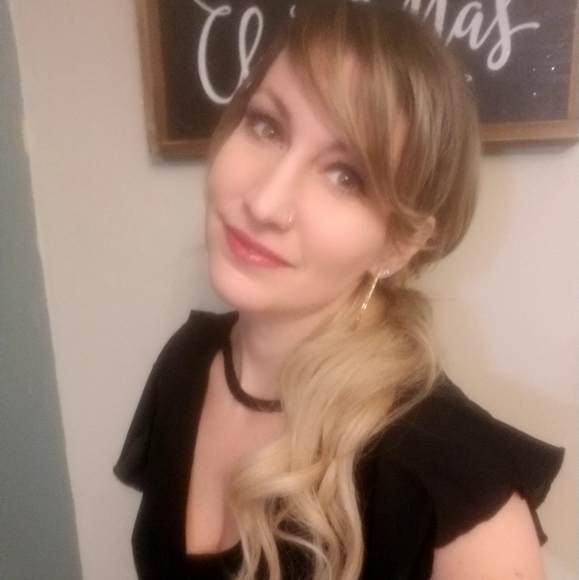 Profile Picture of Kim Fargher (@k_farnquist_) on Poshmark