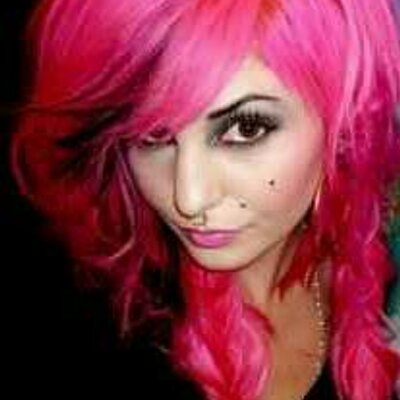Profile Picture of Lindsey Lovelace (@anightinlace) on Twitter