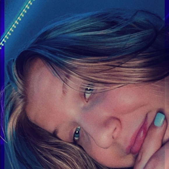 Ariel Deets - Poshmark Profile Picture of Ariel Deets (@arieldeets) on Poshmark