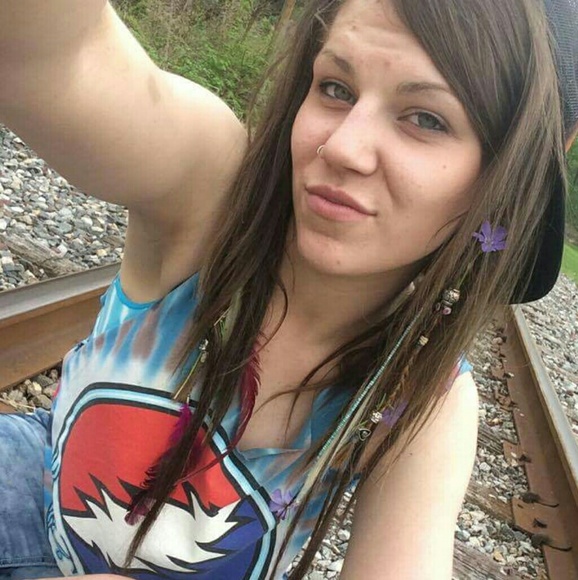 Profile Picture of Lauren Howell (@laurenmaryj11) on Poshmark