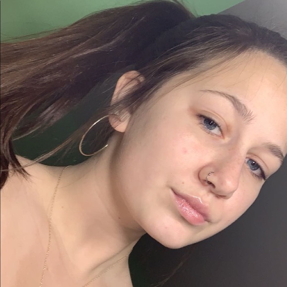 Profile Picture of Hannah Goad (@hannahgoad1) on Poshmark