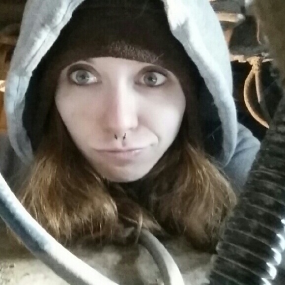 Profile Picture of Tiffiney Horenziak (@tiffinney) on Poshmark