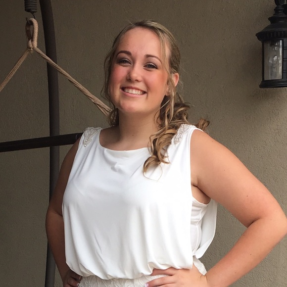 Profile Picture of Josie Gray (@josiegray) on Poshmark