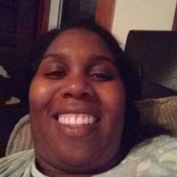 Profile Picture of Sara Moss (@saramoss2010) on Poshmark