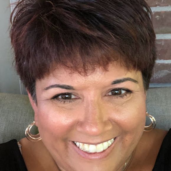 Profile Picture of Cindy Franklin (@indyfranklin) on Poshmark