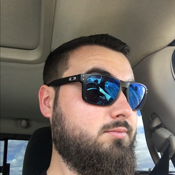 Profile Picture of Cody Drappo (@cdrapp12) on Poshmark