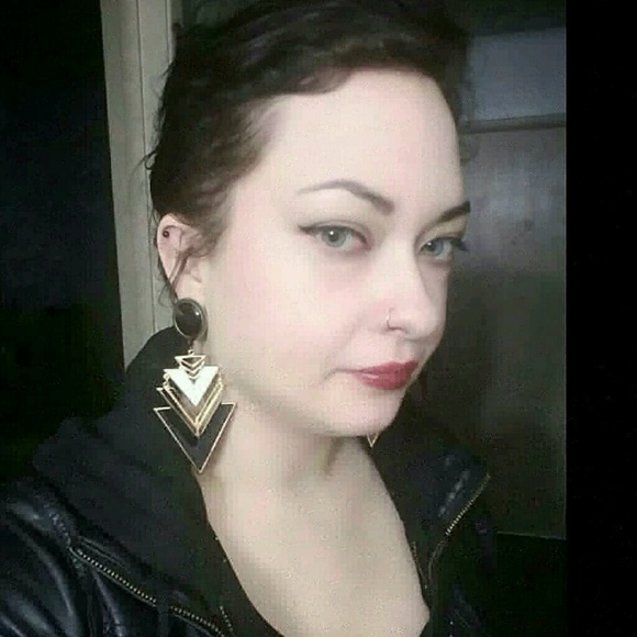 Profile Picture of Jane Hoffbauer (@jbrhoffbauer) on Poshmark