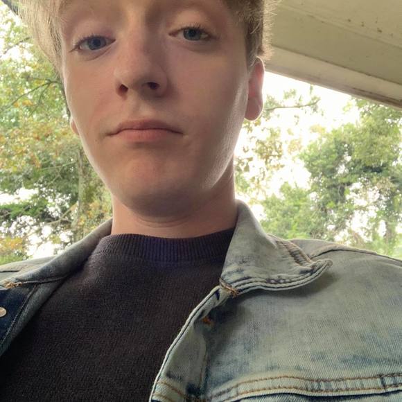 Profile Picture of Daniel Arrowood (@darrowood51) on Poshmark