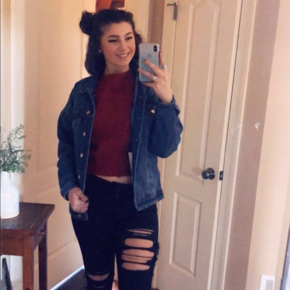 Profile Picture of Olivia Kirby (@o_kirby) on Poshmark