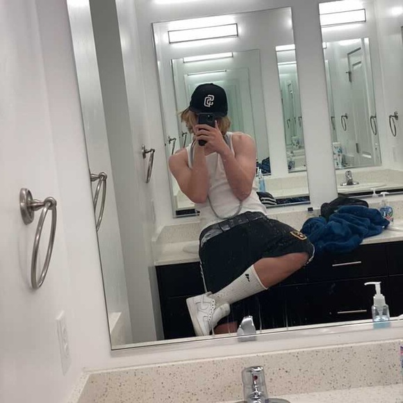 Profile Picture of Evan Pickering (@evanpickering) on Poshmark