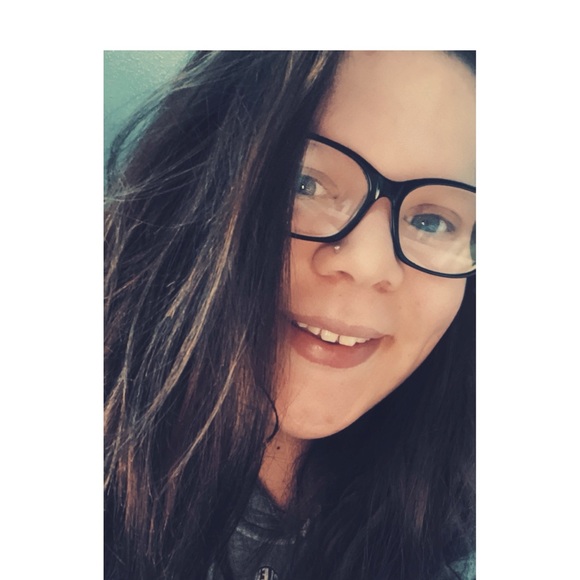 Profile Picture of Shelby Howard (@shelbyhoward255) on Poshmark