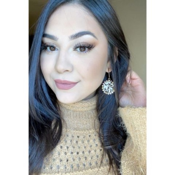 Profile Picture of Mayra Arizmendi (@mayradehoyos7) on Poshmark