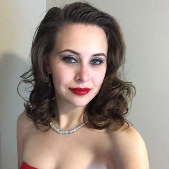 Profile Picture of Tessa Woods (@tessa94sharp) on Poshmark