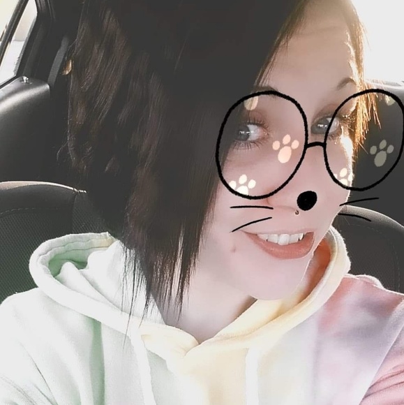 Profile Picture of Stephanie Fabos (@babymuffins0226) on Poshmark