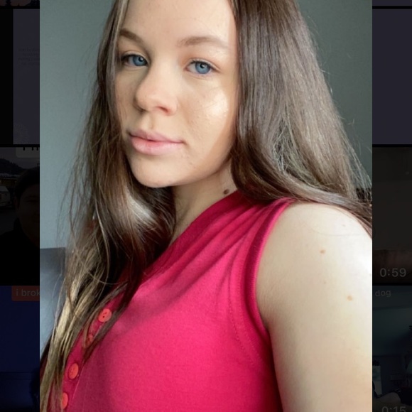 Profile Picture of Alexis Nightingale (@alexisrenee03) on Poshmark