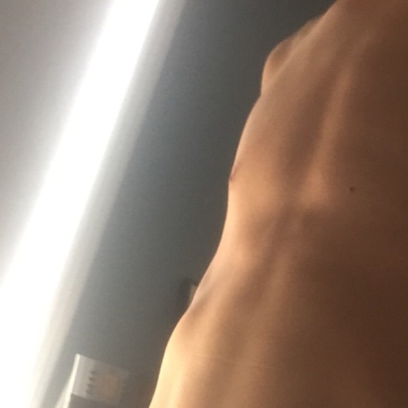 Profile Picture of Ivan Govea (@ivangovea) on Poshmark