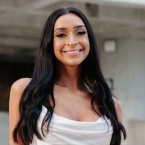 Profile Picture of Olivia Alonso (@bell3435) on Poshmark