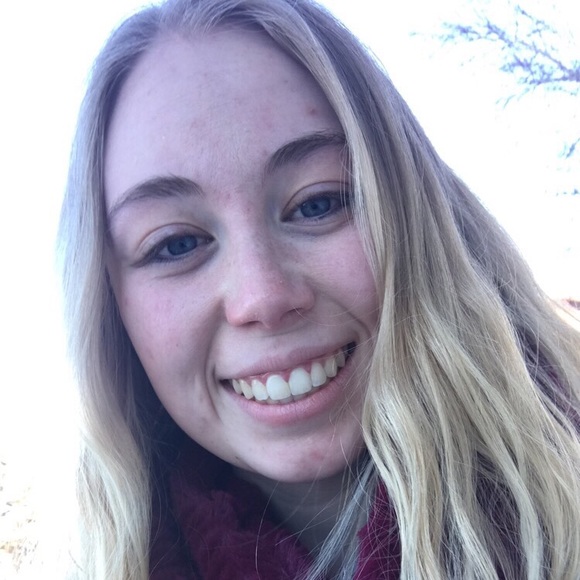 Profile Picture of Samantha Jorgensen (@sammie0923) on Poshmark