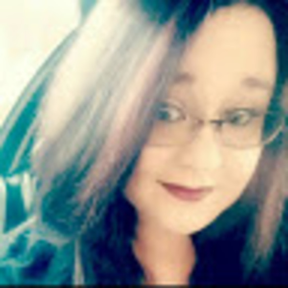 Profile Picture of Victoria Nieminen (@vnieminen1986) on Poshmark
