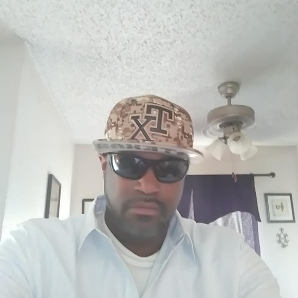 Profile Picture of Michael Moreland (@michaelmorel445) on Poshmark
