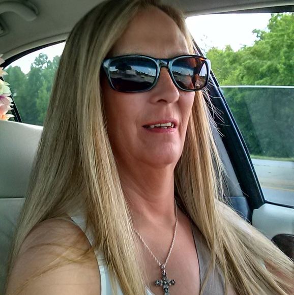 Profile Picture of Lisa Moriarty (@lisamarie_m) on Poshmark