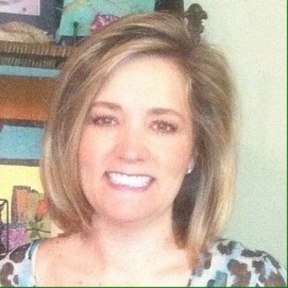 Profile Picture of Pam Nester (@pamnester) on Poshmark