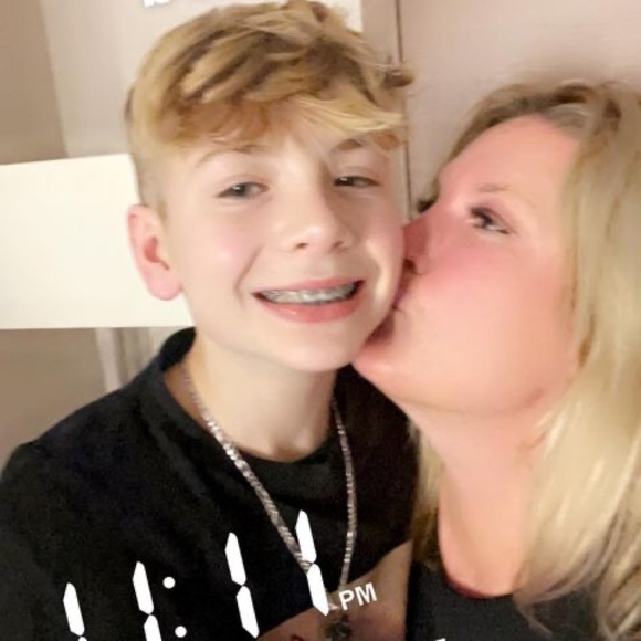 Traci Harrison - Poshmark Profile Picture of Traci Harrison (@tracijharrison) on Poshmark