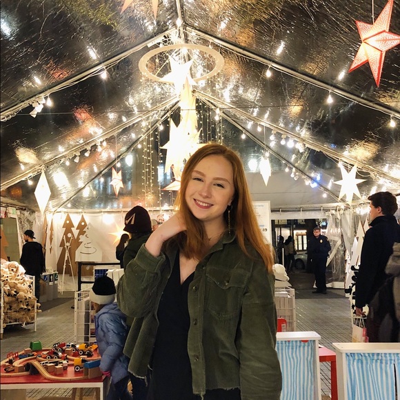 Profile Picture of Renee Bailey (@renee_bailey_) on Poshmark