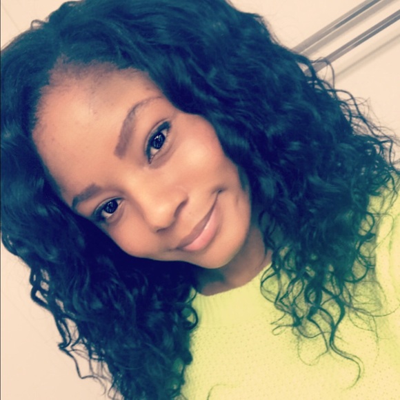 Profile Picture of Dominique Blake (@niquee1998) on Poshmark