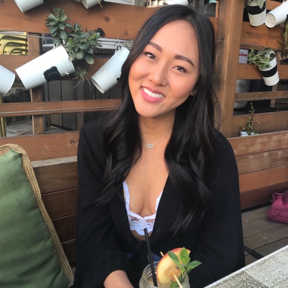 Profile Picture of Brianna Yoon (@briannayoon) on Poshmark