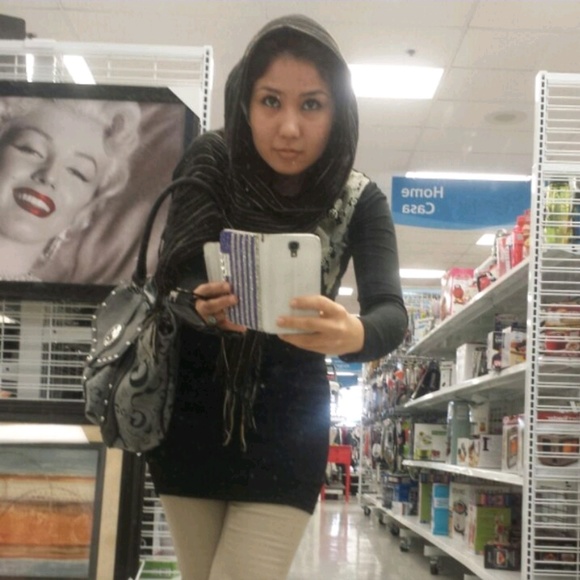 Profile Picture of Sarah Ayoobi (@sarahayoobi) on Poshmark