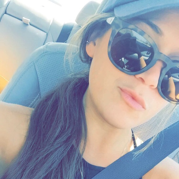 Profile Picture of Tia Franzone (@tiafranzone) on Poshmark