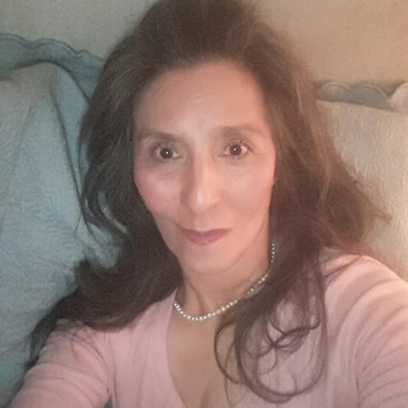 Profile Picture of Frances Steele (@fransteele1) on Poshmark