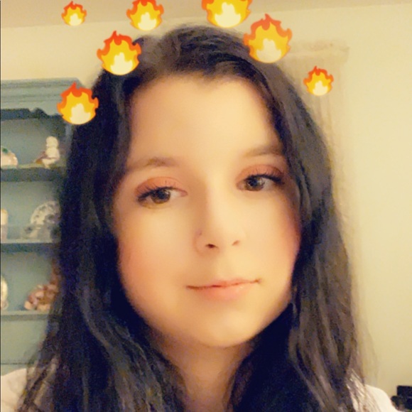 Profile Picture of Gabby Papuga (@simplygabi19) on Poshmark